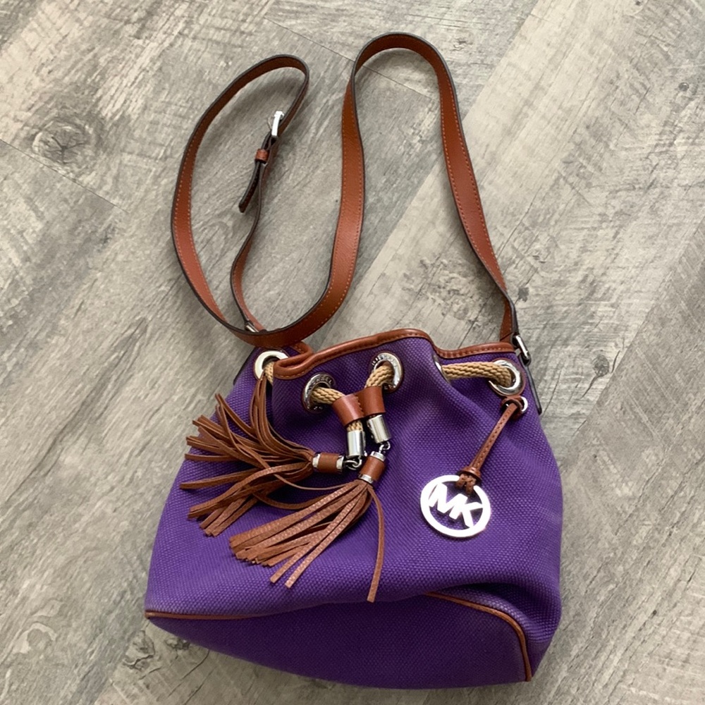Purple Michael Kors hobo with brown fringes excellent condition brown leather